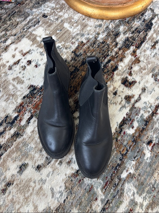 Steve Madden Shoes - Steve Madden Black Chelsea Ankle Boots